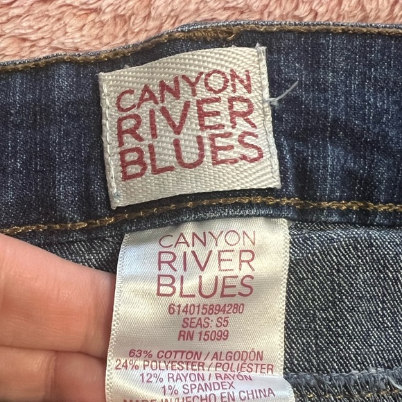 #210 Woman’s adjustable shorts - Picture 3 of 8